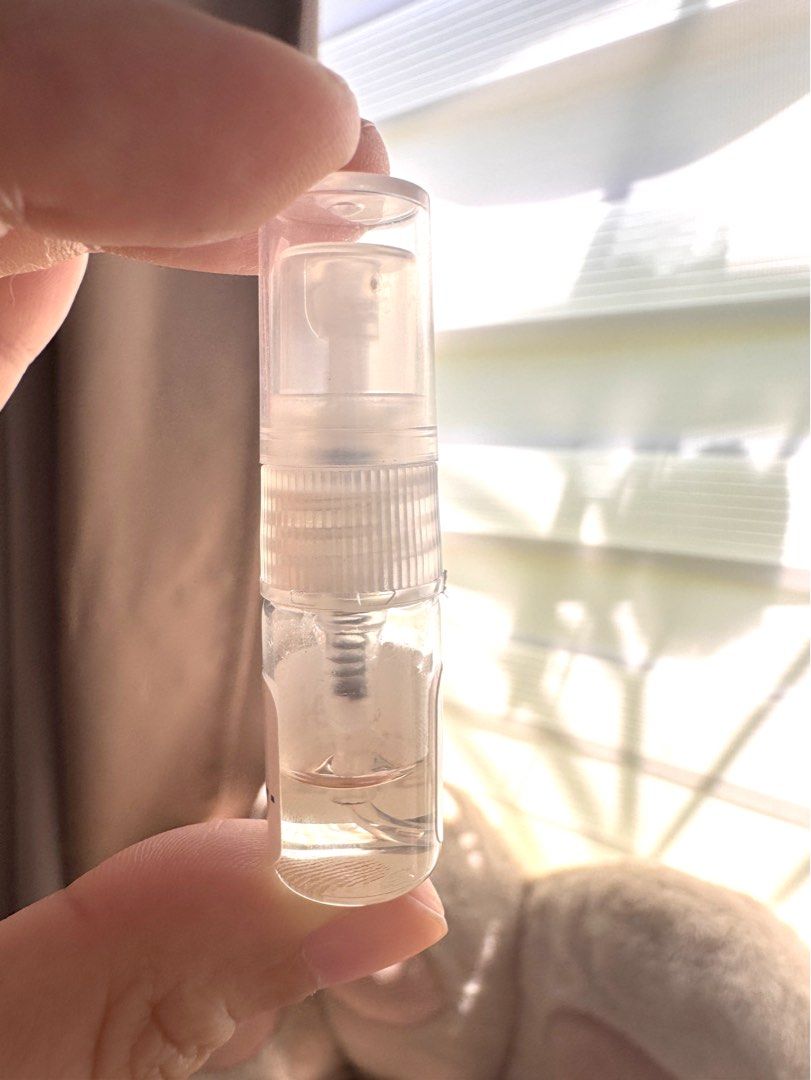 Granhand Soie Perfume 1ml Decant Only Original (Category: Fragrance & Deodorants) located in Cagayan de Oro. Submitted by dejavault (Listing ID 1351982729, Image 2). Description: Granhand Soie Perfume 1ml Decant Only Original Not used. Only sniffed from the bottle. RFS: Scent not to my liking Note: The bottle is not full as this is only a 1ml decant. The bottle used by the seller i purchased this from is bigger than 1ml. Please manage your expect