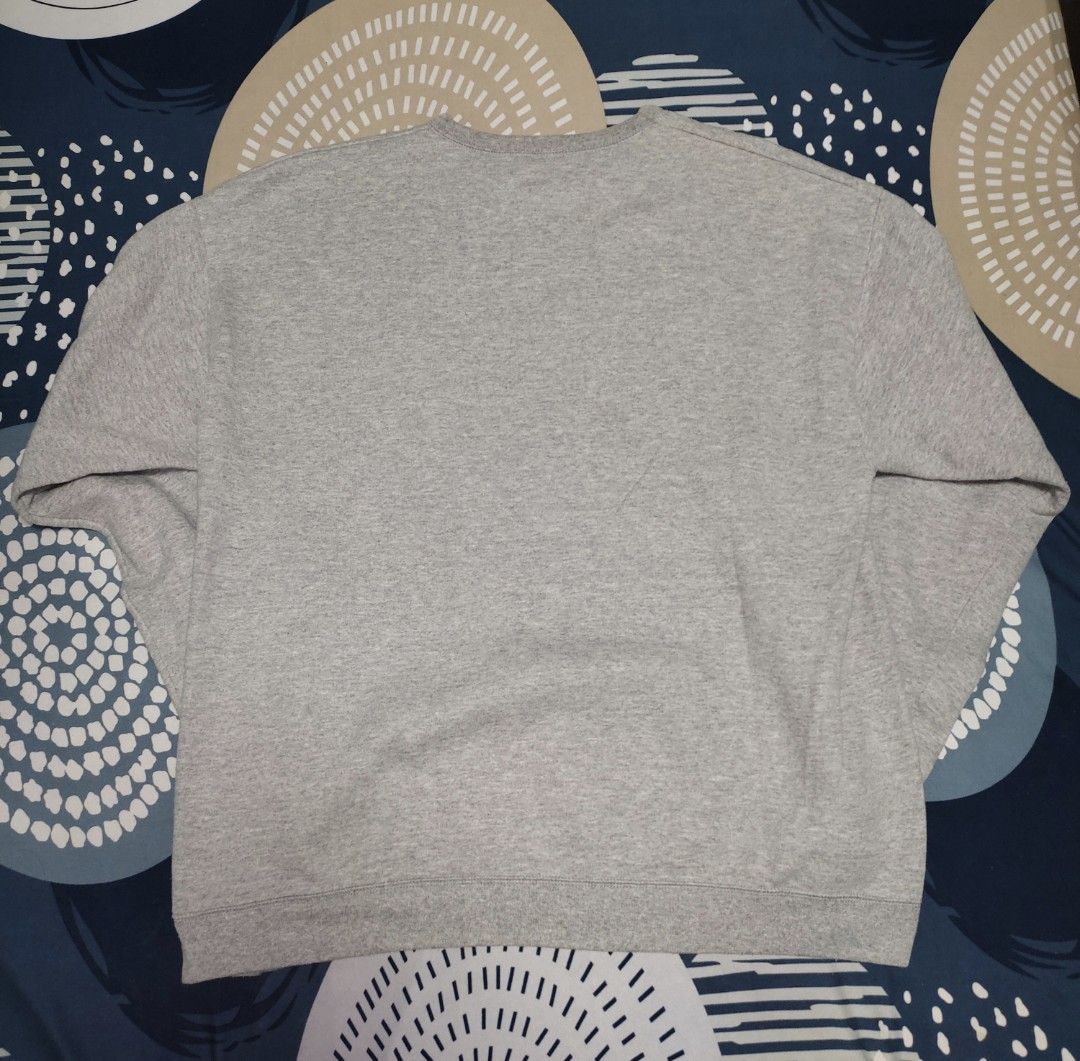 Hanes NBA Gray Pullover (Category: Hoodies) located in Calamba. Submitted by vnlaron (Listing ID 1352083817, Image 2). Description: Hanes NBA Gray Pullover Dimension: Length: 26 in. Width: 24 in..