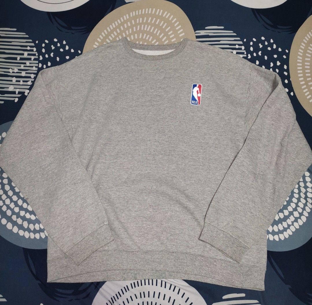 Hanes NBA Gray Pullover (Category: Hoodies) located in Calamba. Submitted by vnlaron (Listing ID 1352083817, Image 1). Description: Hanes NBA Gray Pullover Dimension: Length: 26 in. Width: 24 in..