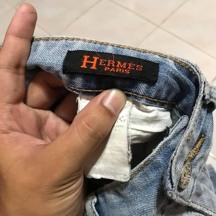 Hermes denim jeans 🔥 (Category: Jeans) located in Jinoba-an. Submitted by eegiboy (Listing ID 1352002004, Image 2). Description: Wts: Hermes Paris 🔥 Tattered Jeans 🥵 mens 😘 size 30 best fits 30-32 complete tags Excellent condition🥰 850plussf Dm me if interested 📩 Thankyou🙏😇.