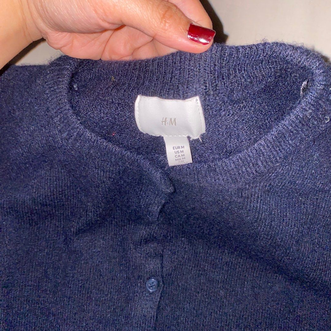 H&M Navy Blue Thick Cardigan (Category: Longsleeves) located in Las Pinas. Submitted by gaea.d (Listing ID 1352138578, Image 2). Description: Navy blue cardigan from H&M. Loose fit. Don't expect too much with the quality of the fabric since H&M cardigans are usually polyester, also why it feels a bit itchy. Still good though, but needs a wash and a lint roller.