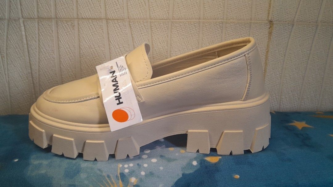 HUMAN LOAFERS (BNEW) (Category: Loafers) located in San Juan City. Submitted by aftermath01 (Listing ID 1352102639, Image 1). Description: BRANDNEW HUMAN BEIGE LOAFERS 🥾✨ Size: US7 on tag ‼️Never been used, sinukat lang and pinicturan‼️ MOP: Gcash MOD: Grab or Lalamove Sf: shouldered by buyer 📍Location: San Juan, NCR DM me for more details or if you're interested! 🚚.