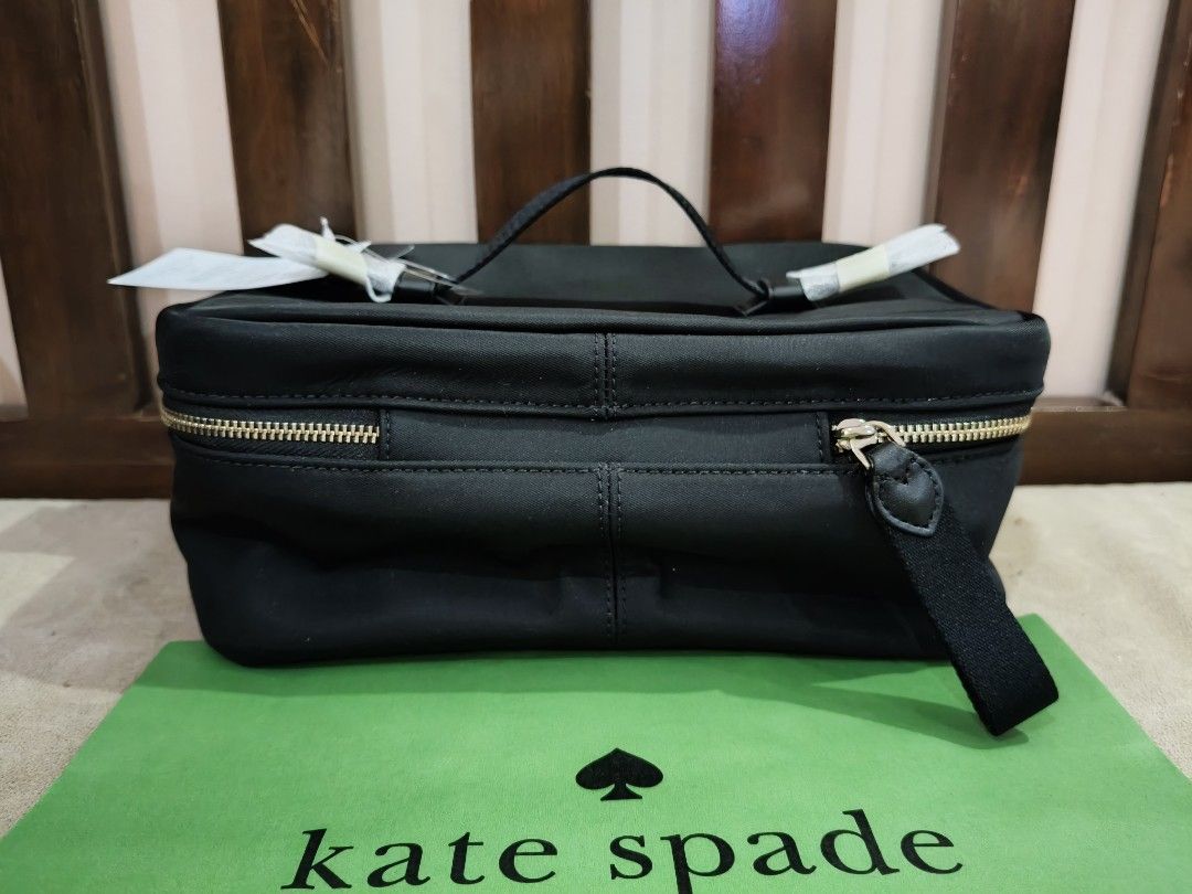 Kate Spade Vanity Bag (Category: Luxury Bags & Wallets) located in Manila. Submitted by online_sari_sari (Listing ID 1352002510, Image 2). Description: 💯 authentic with paperbag slightly negotiable PM your offers/tawad open for layaways.
