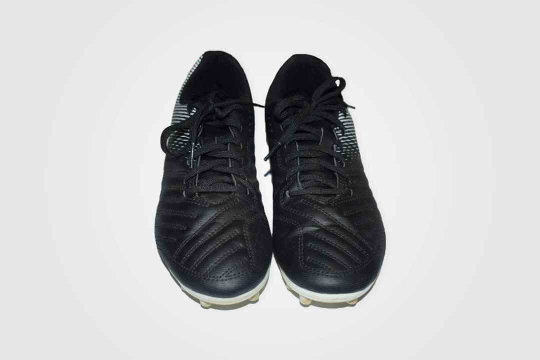 KIPSTA Spike Shoes Agility 100 FG (Category: Other Sports Equipment and Supplies) located in Makati City. Submitted by clutter_corner (Listing ID 1352077220, Image 1). Description: Only used twice to play footwall for our university intramurals. Color: Black Size: 6.5 US Kindly message me if you're interested 😊.