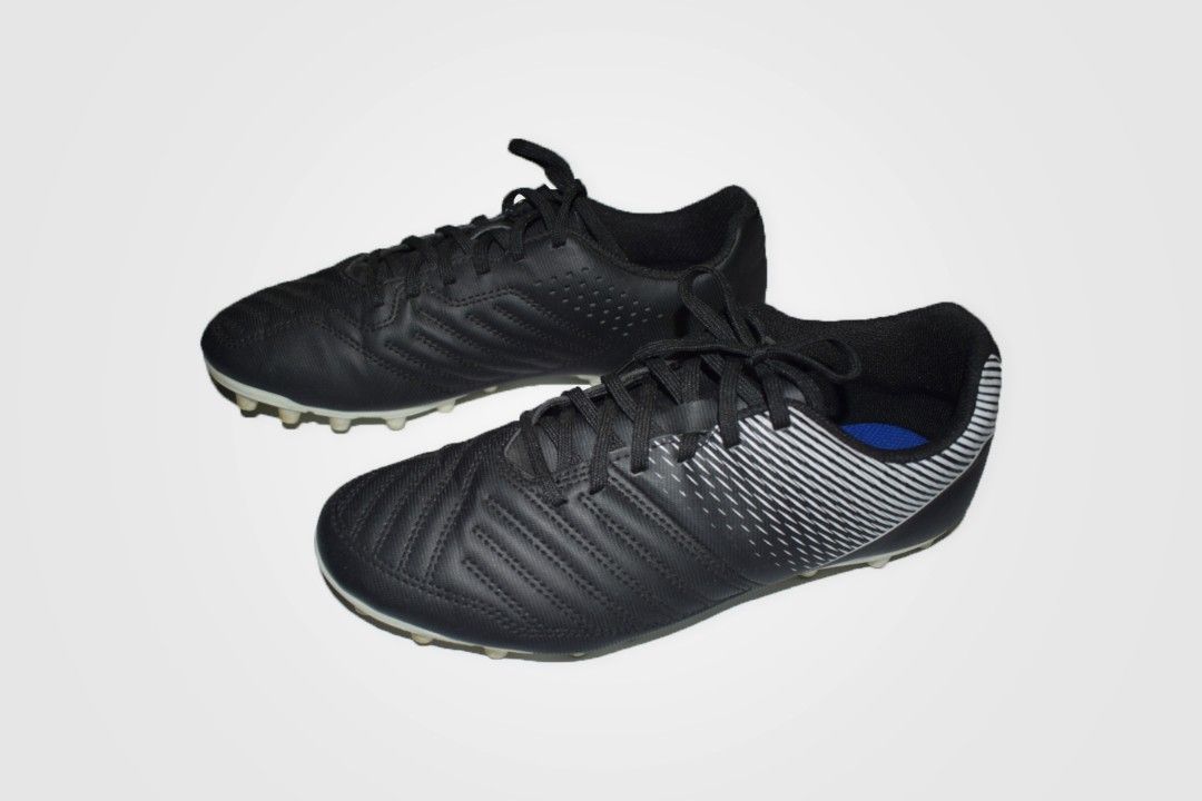 KIPSTA Spike Shoes Agility 100 FG (Category: Other Sports Equipment and Supplies) located in Makati City. Submitted by clutter_corner (Listing ID 1352077220, Image 2). Description: Only used twice to play footwall for our university intramurals. Color: Black Size: 6.5 US Kindly message me if you're interested 😊.