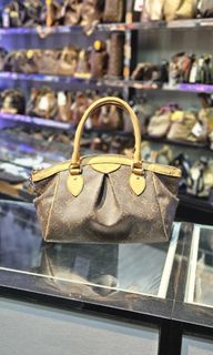 (Category: ) located in . Submitted by designerbagss (Listing ID 1352002617, Image 1). Description: .