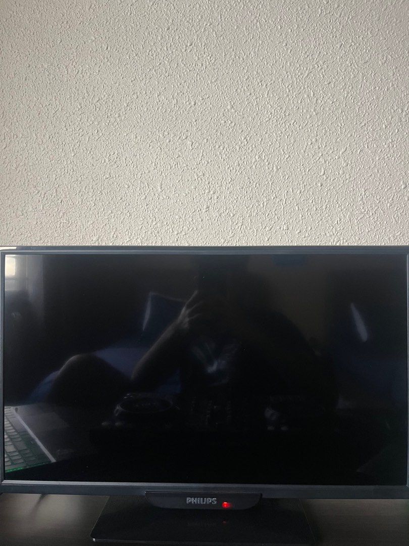 Monitor (Category: TV) located in Singapore. Submitted by runningmanz (Listing ID 1352068603, Image 1). Description: 24” monitor barely used .