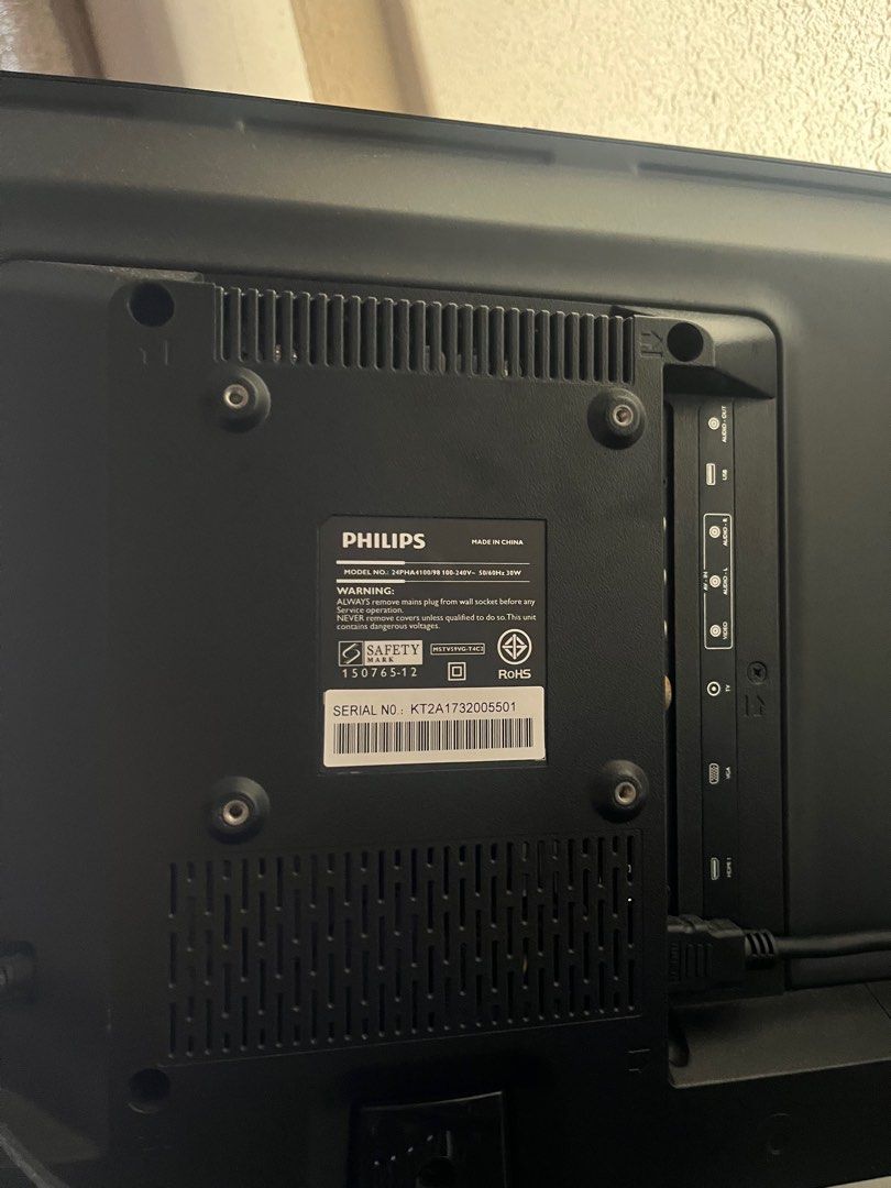 Monitor (Category: TV) located in Singapore. Submitted by runningmanz (Listing ID 1352068603, Image 2). Description: 24” monitor barely used .