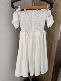 (Category: ) located in . Submitted by wardrobeclearanxe (Listing ID 1352000837, Image 1). Description: .