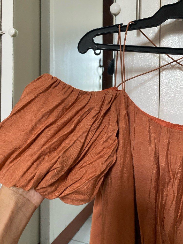 Orange/Tangerine/Copper Dress (Category: Dresses) located in Pasay City. Submitted by triexx (Listing ID 1351985403, Image 2). Description: washed but needs ironing hehe bought from shop_trouver on ig super nice 💯💯💯💯 knee length dress, best for 5'2 to 5'4 xs to medium .