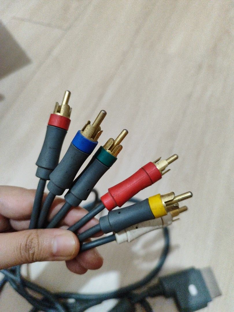 Original Xbox 360 Component HD AV Cable (Category: Xbox) located in Pateros City. Submitted by mikaela_ndr (Listing ID 1352088472, Image 3). Description: .