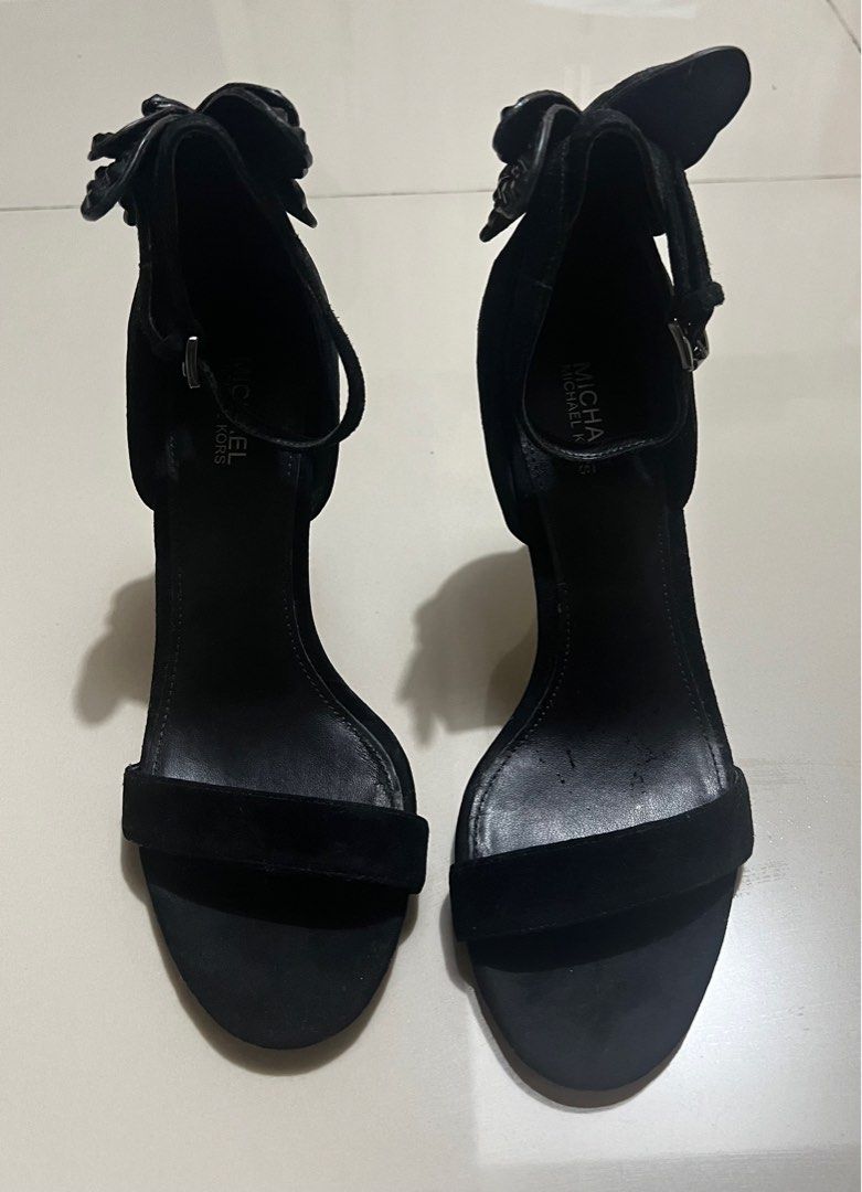 PRELOVED New Women Heels (Category: Heels) located in Manila. Submitted by usbrandedcollections (Listing ID 1351996311, Image 1). Description: Michael Kors 💯 Original. Heels high 3.5” Size 6 Php 1,300 FYI: Never nagamit, naka stock lang siya. Nagbakbak na din pati sa strap Expected minor flaws/stain.