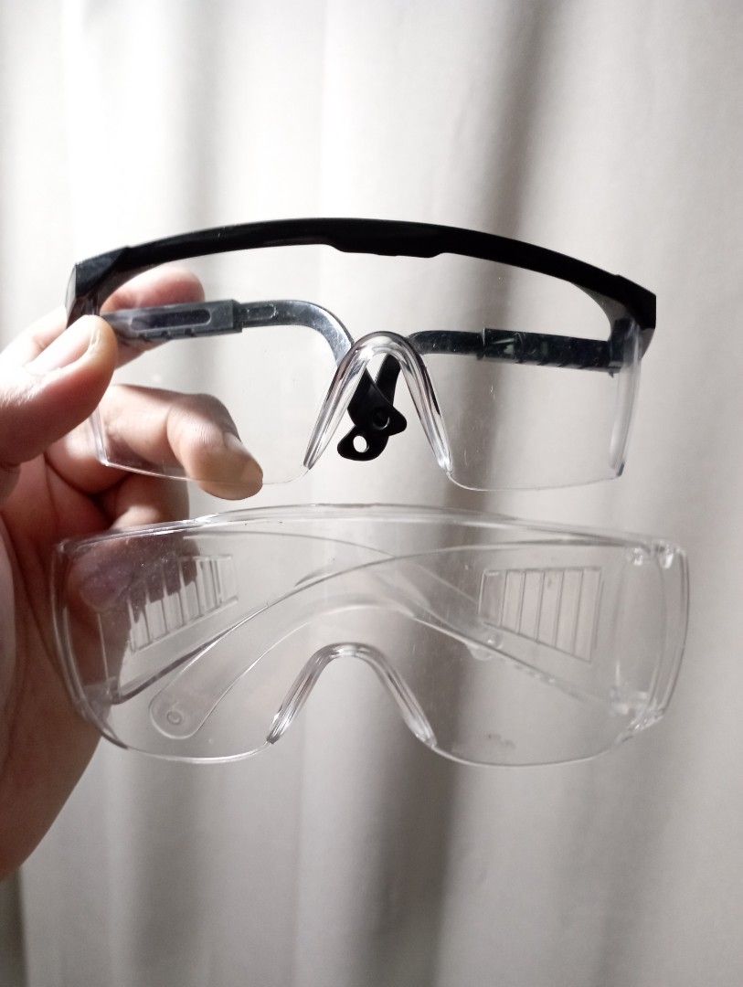 Safety Googles Anti Fog (Category: Sunglasses & Eyewear) located in Manila. Submitted by jv_4_10 (Listing ID 1352142839, Image 1). Description: 📌2 for 80 Pesos.