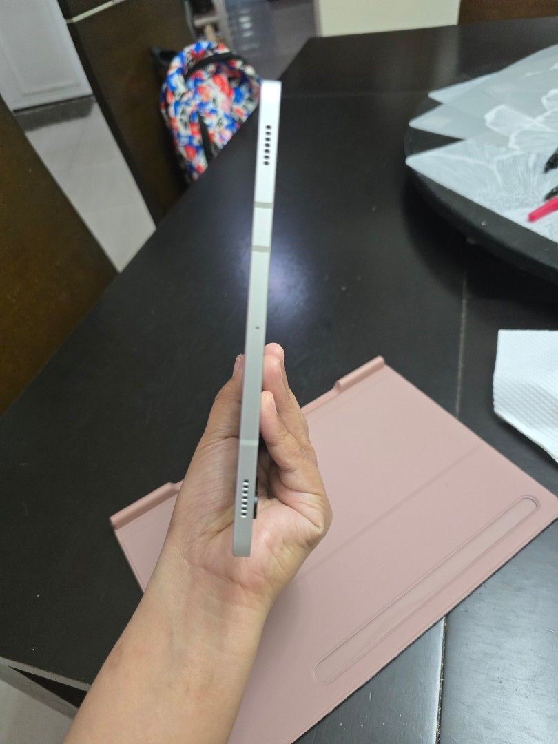 Samsung Galaxy S8 5G (Category: Android) located in Caloocan City. Submitted by mayeedee17-40449 (Listing ID 1351980230, Image 3). Description: Complete with box and unused charging cable plus 2covers. N E G O T I A B L E.