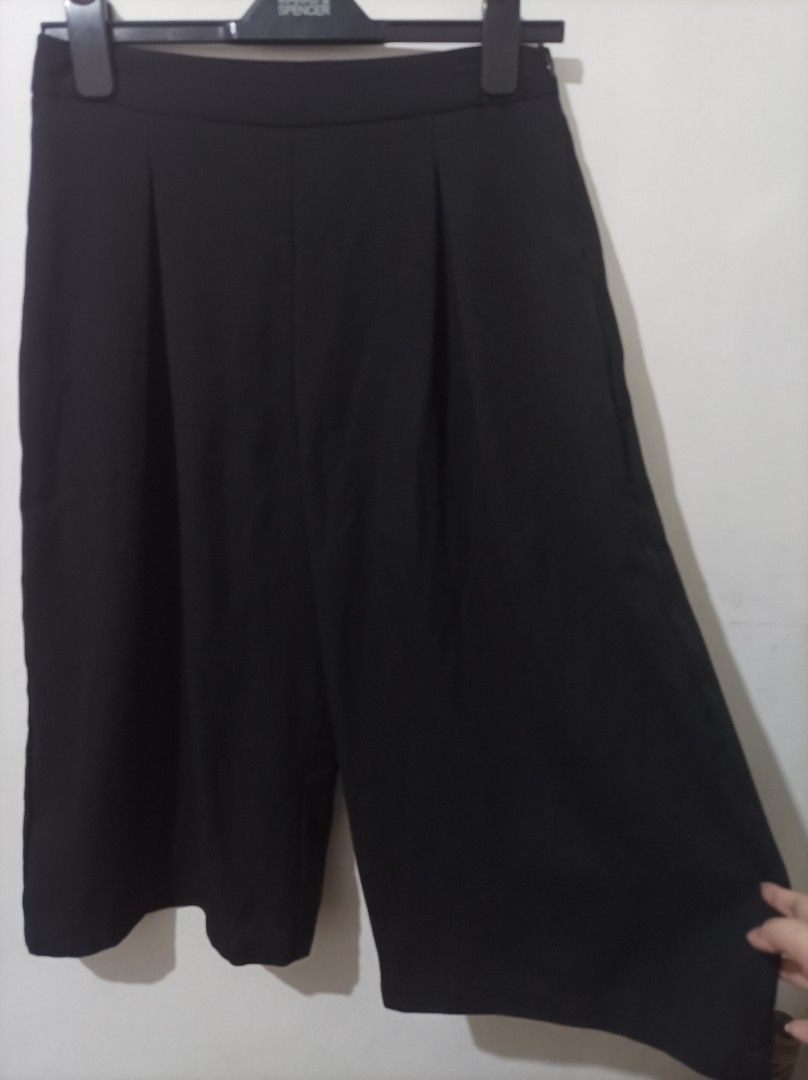 *Secret Pants* Black Culottes Trousers (Category: Other Bottoms) located in Quezon City. Submitted by 90sradar (Listing ID 1352145432, Image 2). Description: side zip waist 29" length 28".