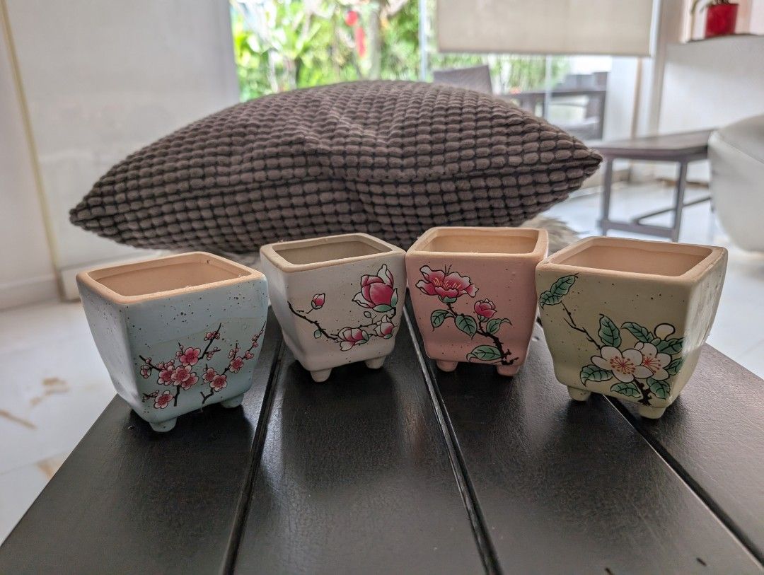 Small pots (Category: Pots & Planters) located in Singapore. Submitted by argh0815 (Listing ID 1352016334, Image 1). Description: set of 4 d:6cm, l:6cm, w:6cm self collection.