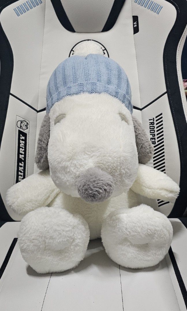 Snoopy Winter Plush (Category: Plushies & Soft Toys) located in Cavite. Submitted by bleeeeeeep (Listing ID 1352083343, Image 1). Description: Minor flaw: needs a little stitching at the neck (see last pictures) but minimal opening only aside from that no other flaws and with etiketa..