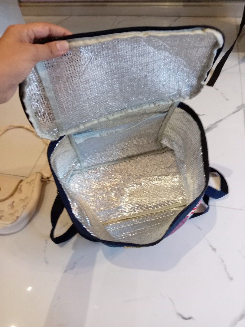 Thermal bag from US (Category: Diaper Bags & Wetbags) located in Cavite. Submitted by rrm19 (Listing ID 1352121646, Image 3). Description: Bag from US Dimensions : 9x12 inches very nice and clean Via Jnt courier only.