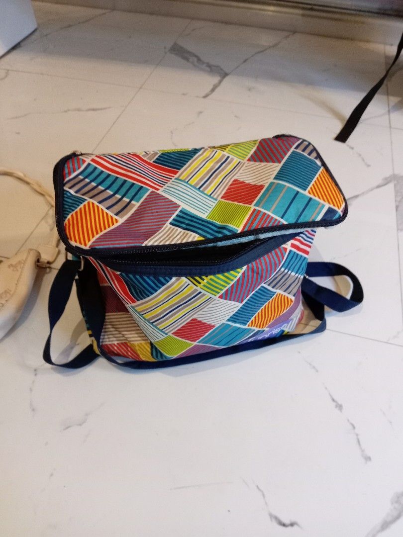 Thermal bag from US (Category: Diaper Bags & Wetbags) located in Cavite. Submitted by rrm19 (Listing ID 1352121646, Image 2). Description: Bag from US Dimensions : 9x12 inches very nice and clean Via Jnt courier only.