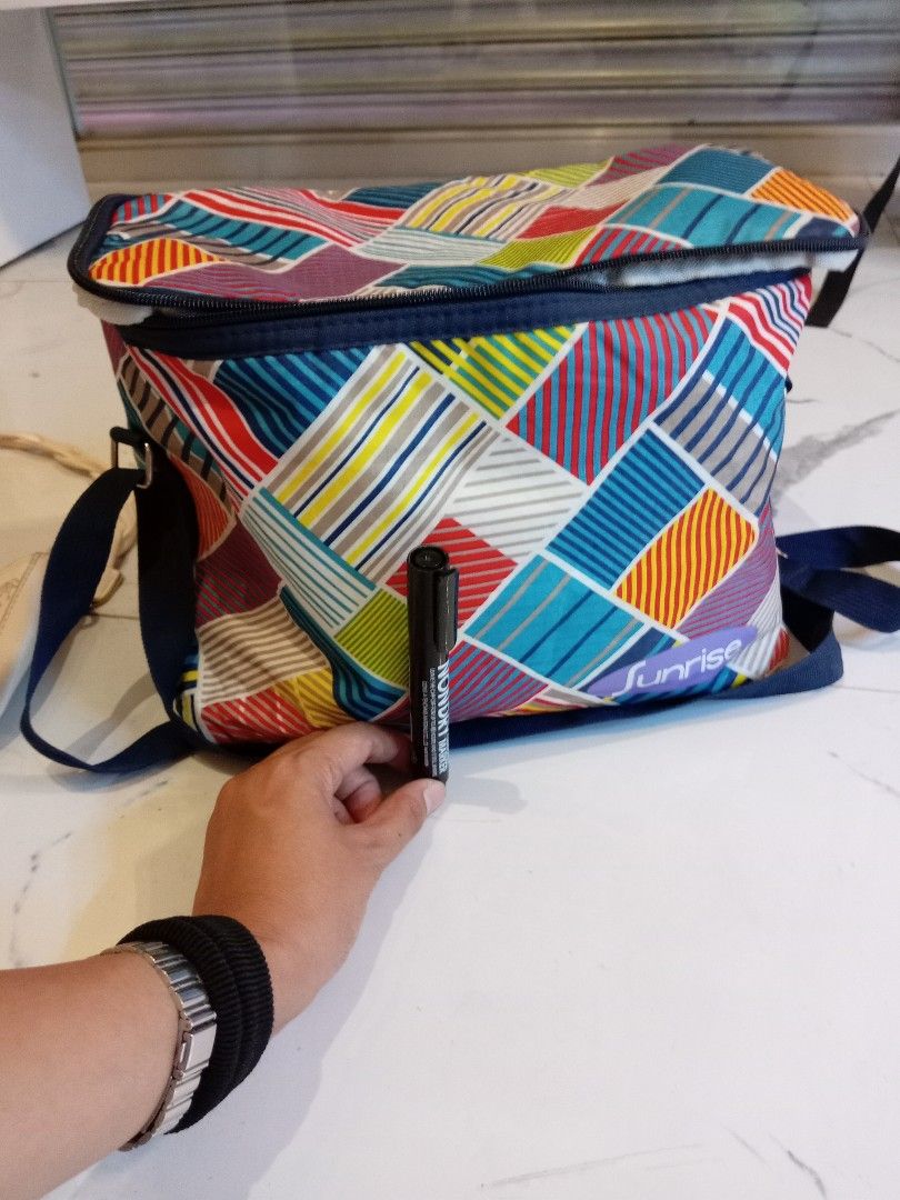Thermal bag from US (Category: Diaper Bags & Wetbags) located in Cavite. Submitted by rrm19 (Listing ID 1352121646, Image 1). Description: Bag from US Dimensions : 9x12 inches very nice and clean Via Jnt courier only.