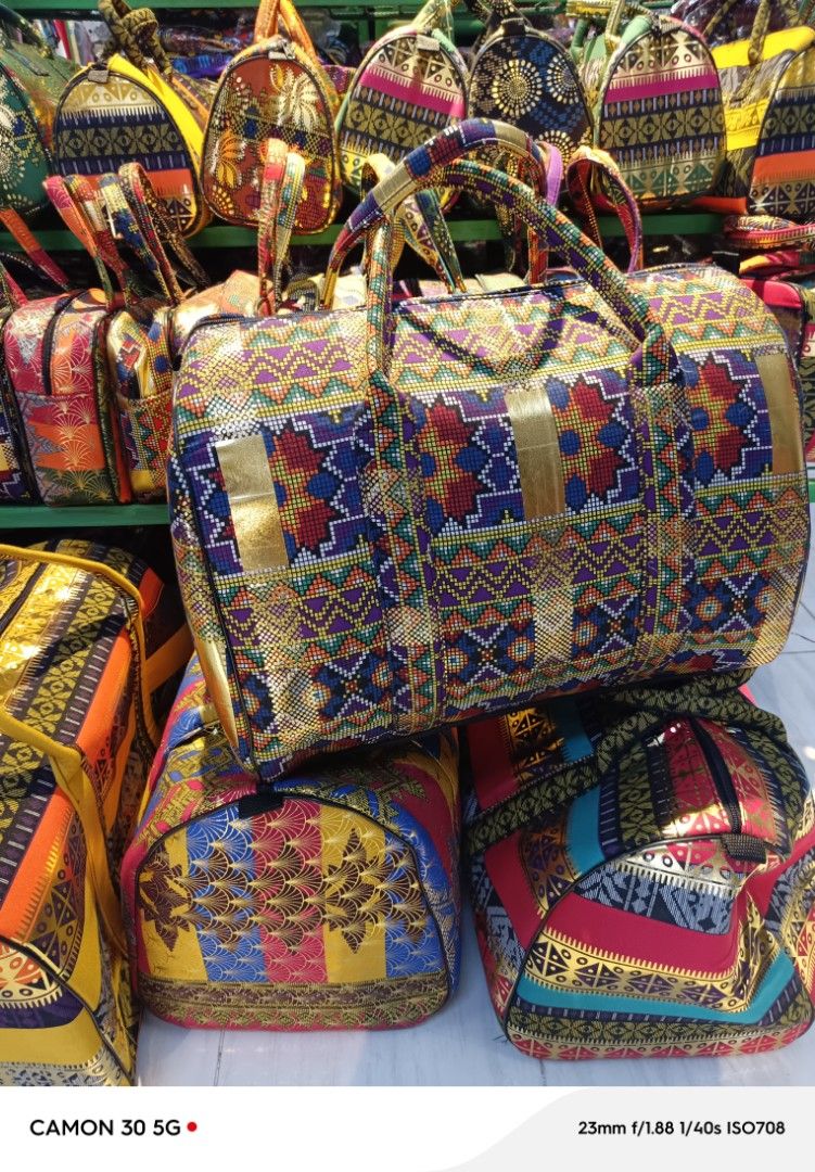 Travel bag batik (Category: Beach Bags) located in Zamboanga. Submitted by smartstyle (Listing ID 1352066886, Image 1). Description: brand new travel bag. malaki talaga, madami paglagyan. marami po design all batim design from indonesia.