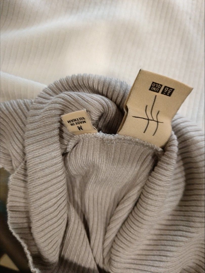 Turtle neck (Category: Longsleeves) located in Kuala Lumpur. Submitted by noracleanhouse (Listing ID 1352129773, Image 1). Description: Turtle next sweater.