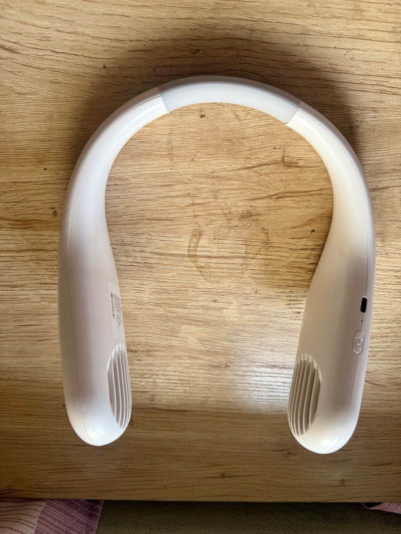 Tylex Neck Fan (Category: Other Mobile & Gadget Accessories) located in Paranaque City. Submitted by ohsofancy777 (Listing ID 1351963901, Image 3). Description: Barely used. .