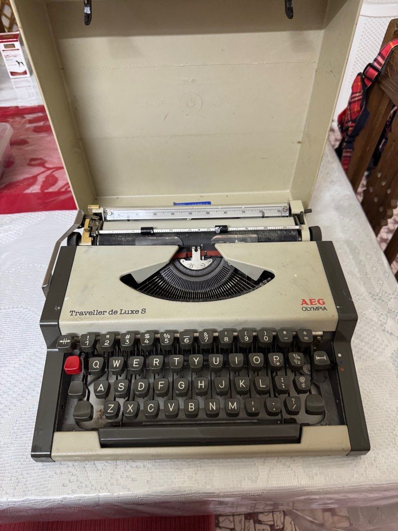 Typewriter (Category: Computer Keyboard) located in Georgetown. Submitted by anc1970 (Listing ID 1352117464, Image 1). Description: .