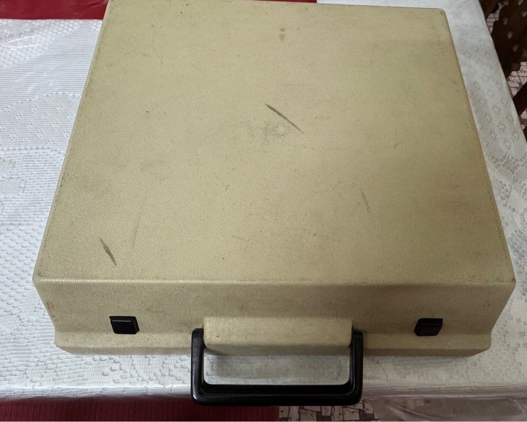 Typewriter (Category: Computer Keyboard) located in Georgetown. Submitted by anc1970 (Listing ID 1352117464, Image 2). Description: .