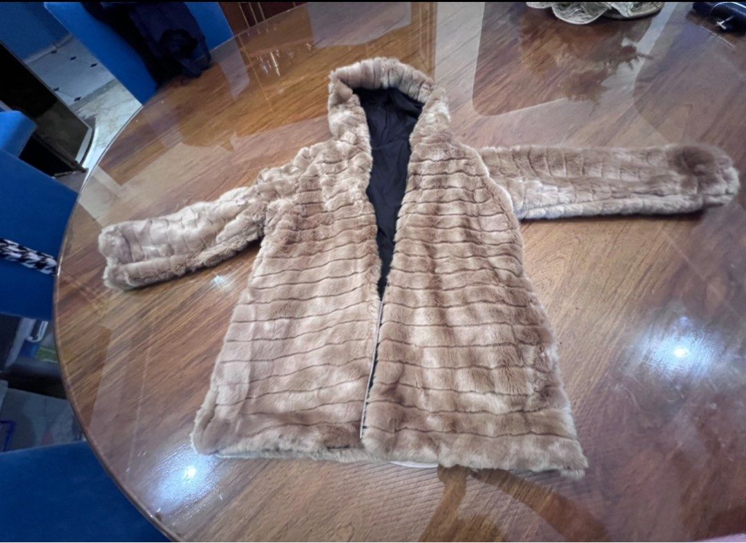 Winter Coat faux fur (Category: Coats, Jackets and Outerwear) located in Muntinlupa City. Submitted by secondchancechic (Listing ID 1352023612, Image 1). Description: Good condition. Used once .