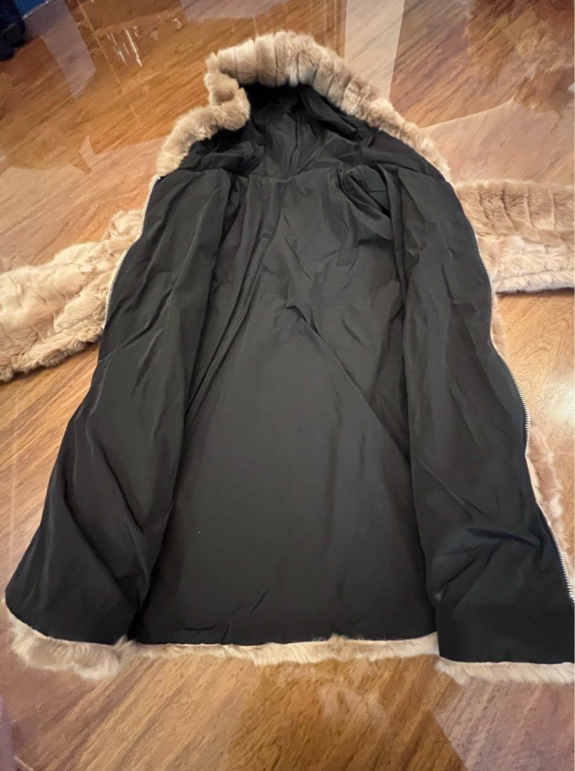 Winter Coat faux fur (Category: Coats, Jackets and Outerwear) located in Muntinlupa City. Submitted by secondchancechic (Listing ID 1352023612, Image 3). Description: Good condition. Used once .