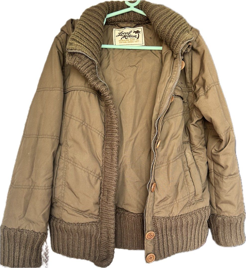 Winter jacket (Category: Coats, Jackets and Outerwear) located in Rizal. Submitted by preownedbylv (Listing ID 1352010613, Image 3). Description: Winter jacket Bought and used in Japan Medium to large size.