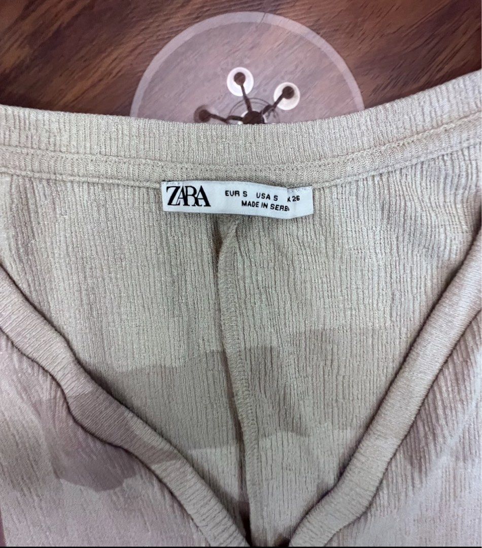 Zara cropped top (Category: Blouses) located in Muntinlupa City. Submitted by secondchancechic (Listing ID 1352025446, Image 2). Description: .