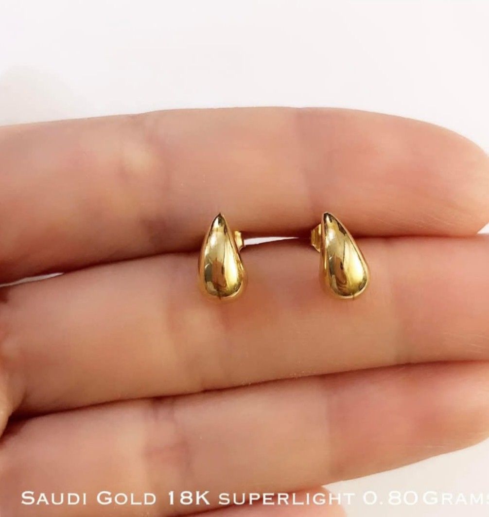 18K SAUDI EARRINGS (Category: Earrings) located in Manila. Submitted by rexanie (Listing ID 1355642210, Image 1). Description: Gold Investments ✔Guaranteed real and pawnable/Nasasangla ✔It's cheaper than mall prices Fir further details, please message us..