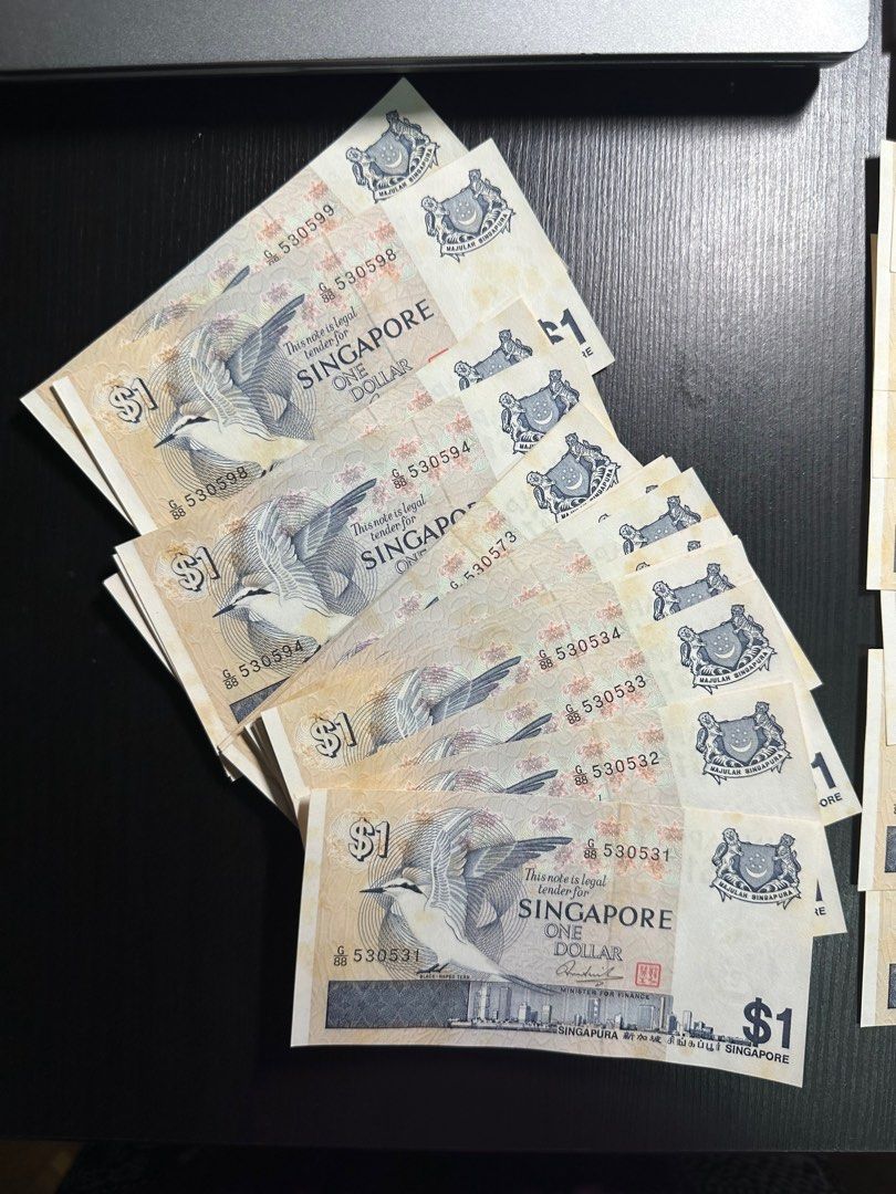 $1 notes (Category: Currency) located in Singapore. Submitted by coral_76 (Listing ID 1355685031, Image 2). Description: Bird series in running order from 530501 to 530599. The others are either in order or almost in order via separate numbering bundles . Selling the whole set at $488. ..