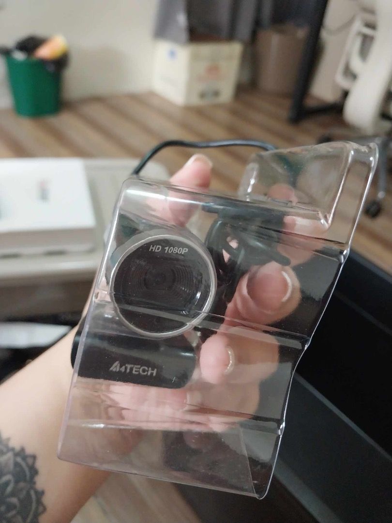 A4TECH PK-910H/WEBCAM (Category: Webcams) located in Bay. Submitted by carylgc_ (Listing ID 1355827800, Image 3). Description: A4TECH PK-910H. No issue. Used once. Complete package with box. Can do meet up around Bay, Laguna..