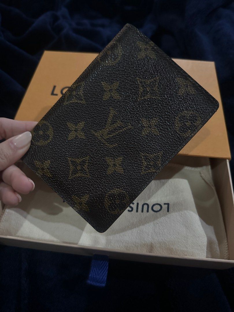 Authentic louis vuitton passport holder (Category: Luxury Bags & Wallets) located in Paranaque City. Submitted by jomaaaalones (Listing ID 1355716650, Image 2). Description: authentic lv passport holder good condition‼️‼️‼️ may onti lng na dryness but no peeling and rubs no punit with box and dustbag.