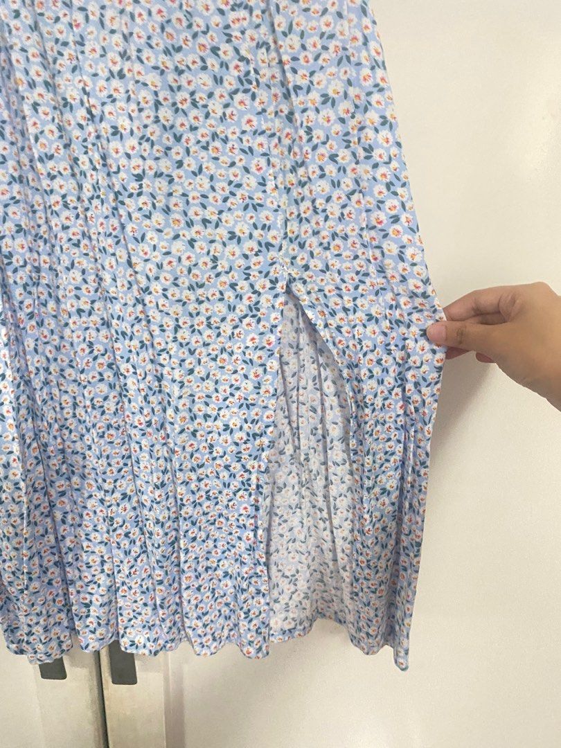 Blue Floral Slit Midi Dress (Category: Dresses) located in Quezon City. Submitted by wardrobelele (Listing ID 1355785376, Image 2). Description: - super cute and has pockets! - best fits S - rfs: decluttering.