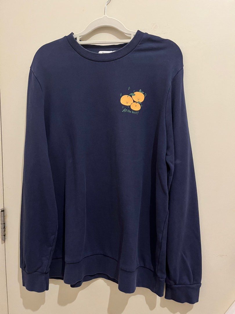 Bossini Navy Blue Sweater (Category: Hoodies) located in Manila. Submitted by cremeee (Listing ID 1355803518, Image 1). Description: No flaws Length: 27 inches Rfs: Decluttering .