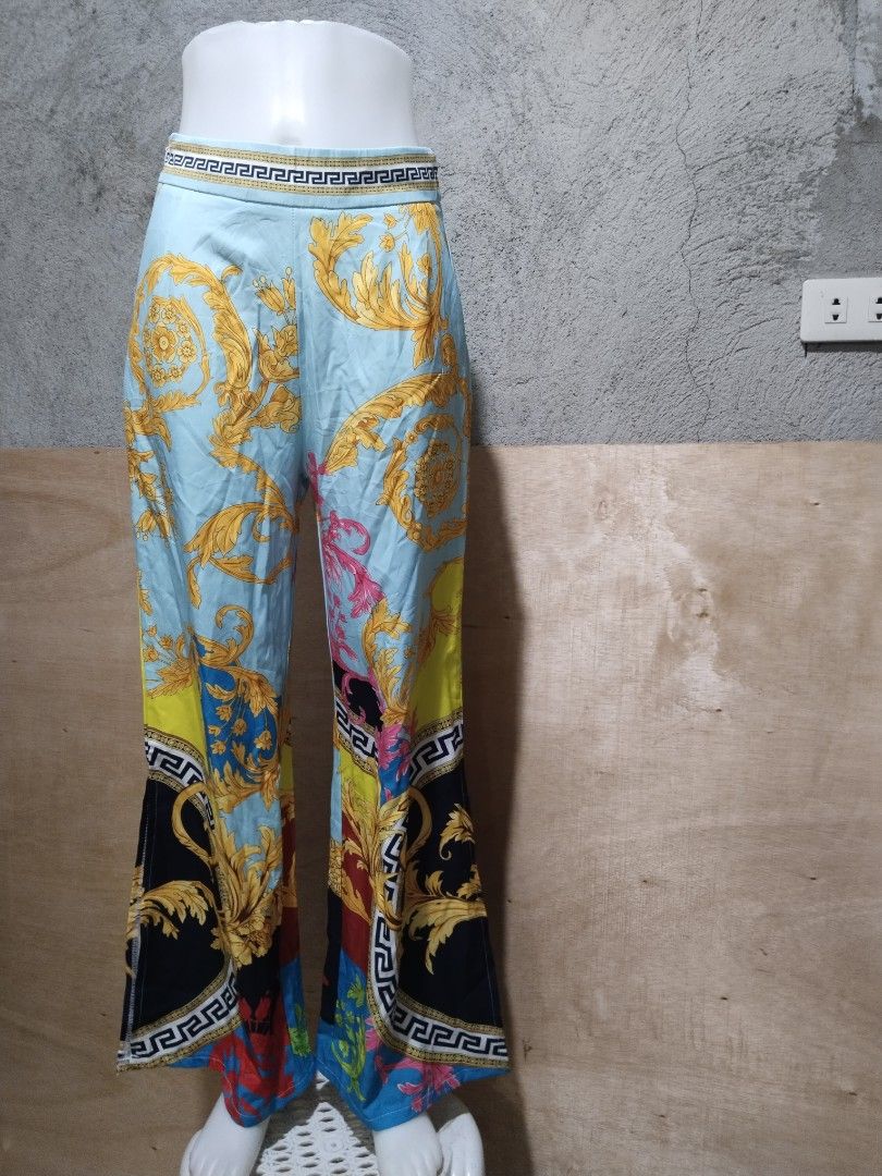 Cotton wideleg pants/square pants w/slit (Category: Other Bottoms) located in Cavite. Submitted by virginiacubero08 (Listing ID 1355737182, Image 2). Description: brand new square pants from shein box size 26 or small.