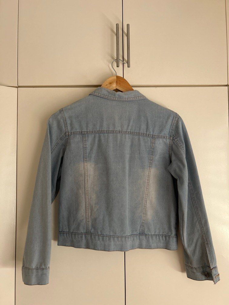 Denim jacket light blue washed (Category: Coats, Jackets and Outerwear) located in Bulacan. Submitted by clncon (Listing ID 1355686138, Image 2). Description: .