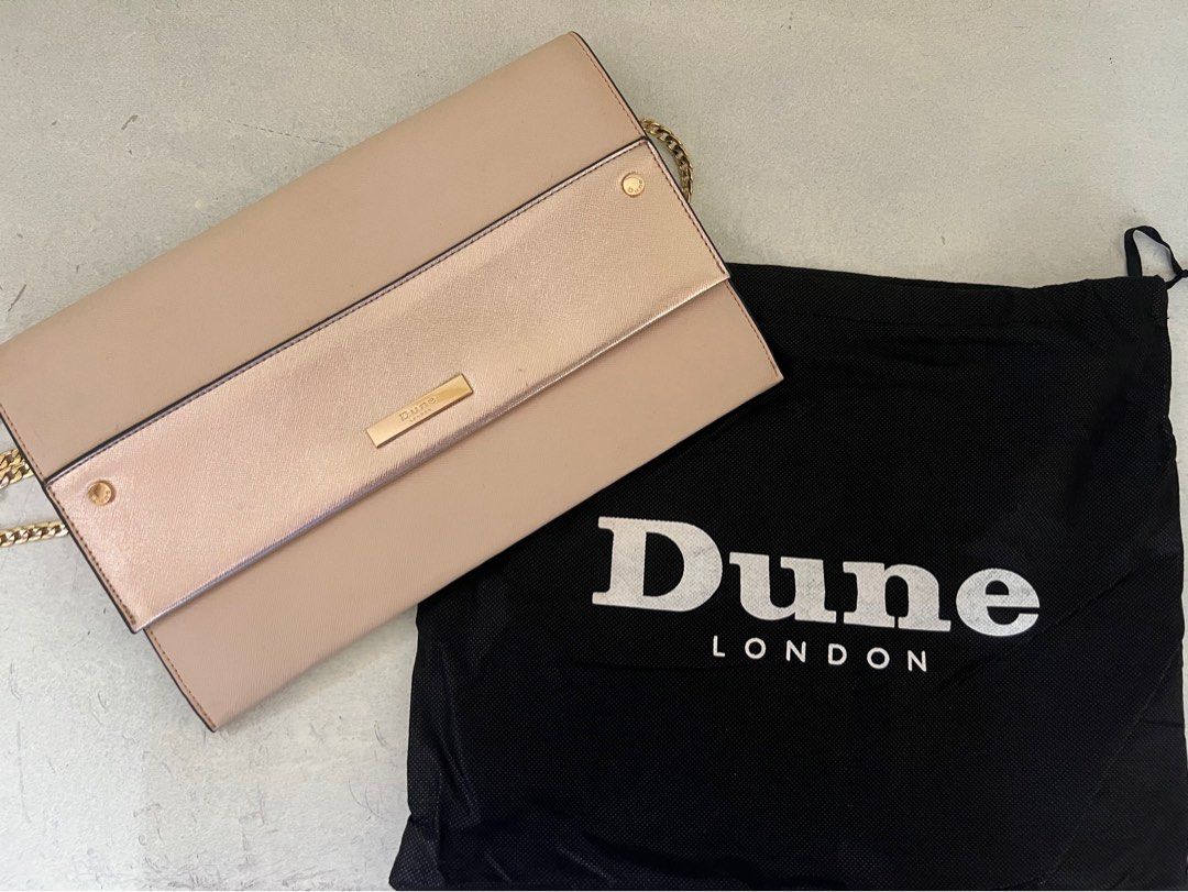 DUNE LONDON SLING METALLIC BAG (Category: Luxury Bags & Wallets) located in Manila. Submitted by daniii__ (Listing ID 1355674082, Image 1). Description: ✅ Never Used ✅ Strap Size: 25cm.