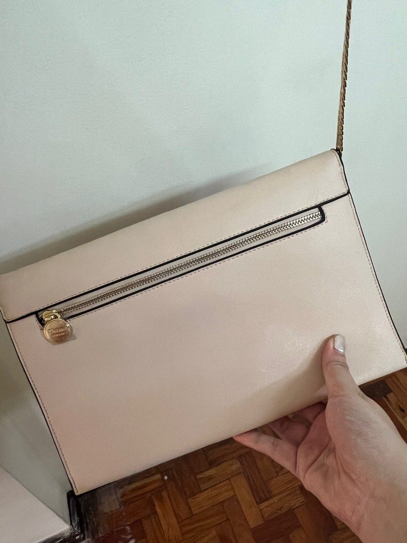 DUNE LONDON SLING METALLIC BAG (Category: Luxury Bags & Wallets) located in Manila. Submitted by daniii__ (Listing ID 1355674082, Image 2). Description: ✅ Never Used ✅ Strap Size: 25cm.