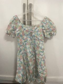 (Category: ) located in . Submitted by wardrobelele (Listing ID 1355787336, Image 1). Description: .