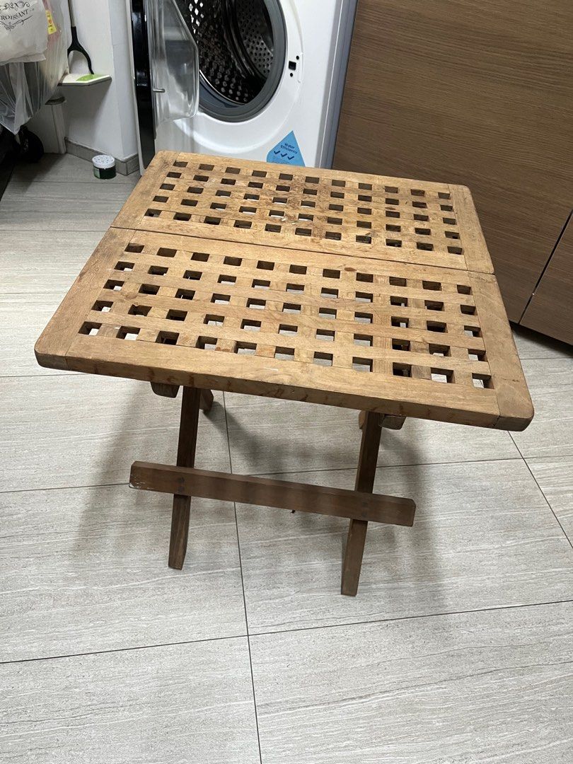 Foldable Solid Wood Table (Category: Tables & Sets) located in Singapore. Submitted by two.olivetrees (Listing ID 1355767604, Image 3). Description: Size: L50xB50xH50 cm.