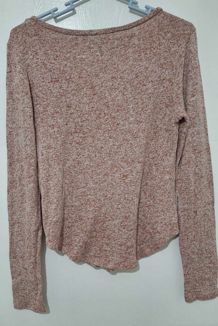 Forever 21 Scoop neck Longsleeves (Category: Longsleeves) located in Cainta. Submitted by fade1 (Listing ID 1355642880, Image 2). Description: good condition no flaws MOP: GCASH.