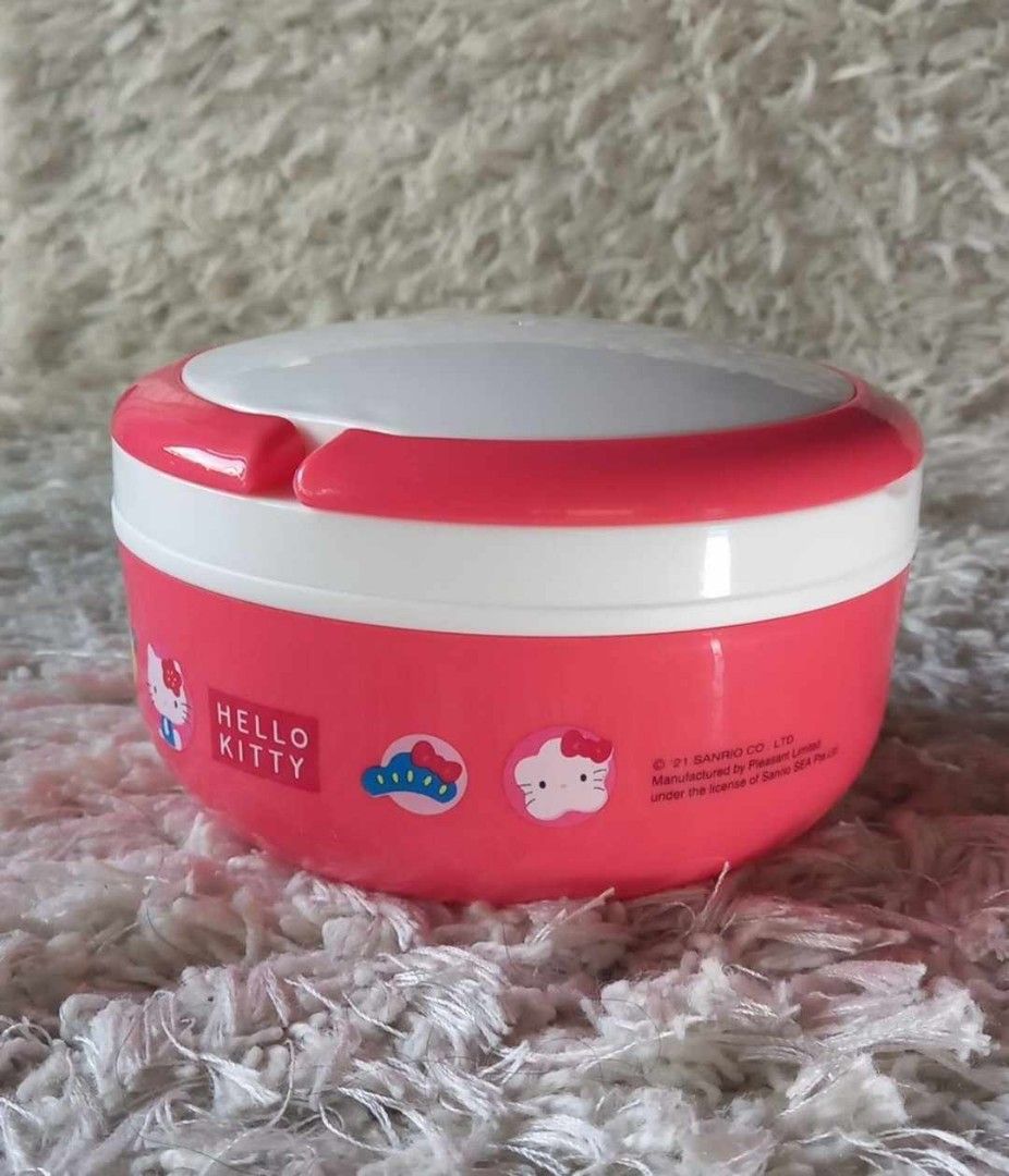Hello Kitty Insulated Lunch Box (Category: Food Organization & Storage) located in Pasig City. Submitted by cassidys_closet (Listing ID 1355659510, Image 2). Description: Keeps food warm. RFS: Given as gift. Unused. Microwave-safe..