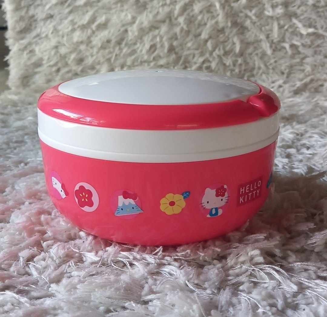 Hello Kitty Insulated Lunch Box (Category: Food Organization & Storage) located in Pasig City. Submitted by cassidys_closet (Listing ID 1355659510, Image 3). Description: Keeps food warm. RFS: Given as gift. Unused. Microwave-safe..