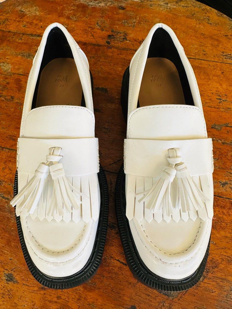 H&M Shoe EUR 37 (Category: Shoe inserts) located in Bacolod City. Submitted by trecool_ian (Listing ID 1355794954, Image 3). Description: H&M Shoe RSF - maluwag sa paa.