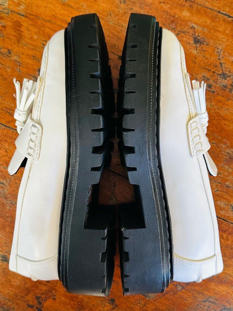 H&M Shoe EUR 37 (Category: Shoe inserts) located in Bacolod City. Submitted by trecool_ian (Listing ID 1355794954, Image 2). Description: H&M Shoe RSF - maluwag sa paa.